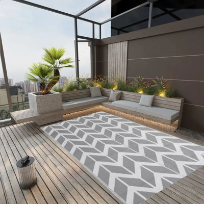 Tevis Rectangle Chevron and Floral Indoor / Outdoor Area Rug