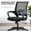 Ensemble de table de conférence en bois massif de style industriel avec chaises en filet noir-831740985