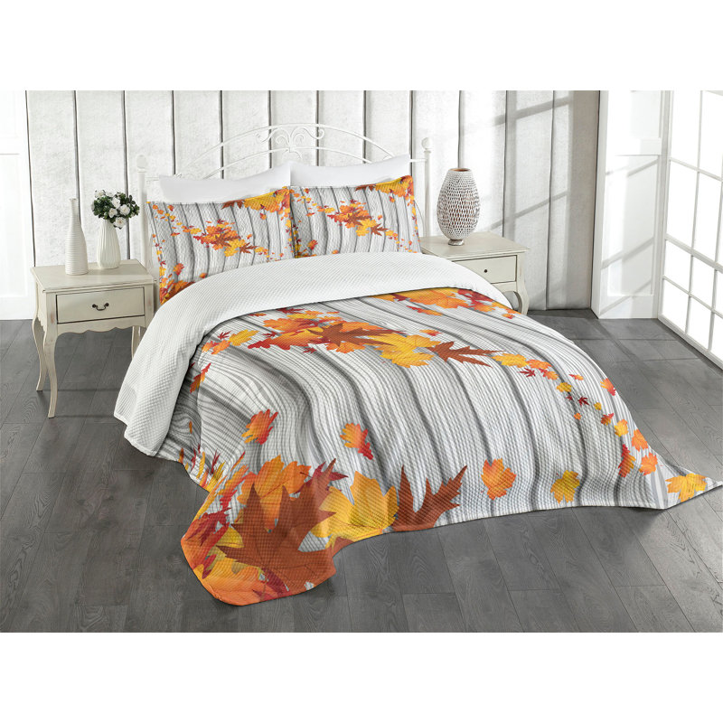 Autumn Maple Leaf Quilted Queen Bedspread Set in White