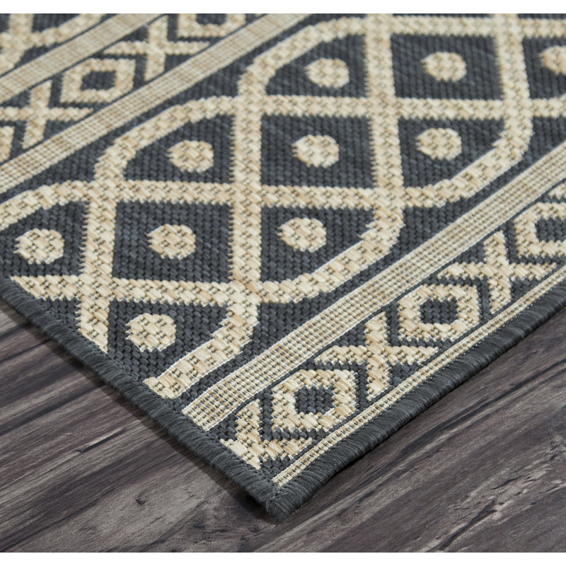 Tapis intérieur / extérieur rectangulaire en polypropylène marocain noir / beige Jersy, Rectangle 5 pi 3 po x 7 pi 6 po