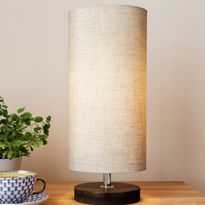 Lampe de table brune de 12,25 po Wrought Studio - petite lampe de bureau avec base en bois, lumière cylindrique moderne pour le salon, la chambre à coucher ou le bureau personnel - ampoule DEL incluse