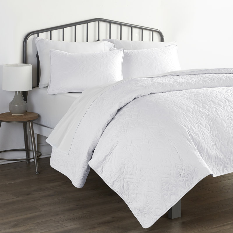 White Full Microfiber Quilted Coverlet Set with Shams