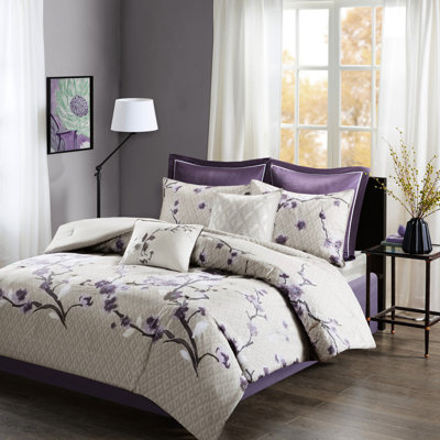 Ensemble de couette King de 8 pièces. Tissu de coton violet/taupe. Imprimé floral. Couette, taies d'oreiller carrées, coussins décoratifs. Lavable à la machine. 8 pièces. Coton violet/taupe. Imprimé floral. 2 inclus.