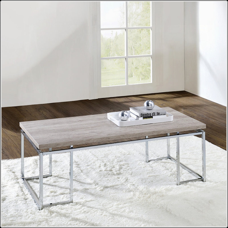 Table basse moderne et moderne avec plateau en chêne naturel et base en métal chromé, parfaite pour les salons élégants