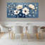 Ensemble de 3 tableaux sur toile tendue, motif floral de coquelicots blancs et de feuilles sur fond bleu-18847619