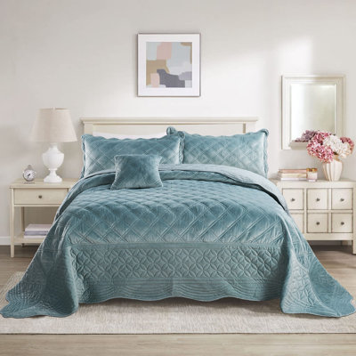 4 Piece Oversized soft Microplush Quilt Set