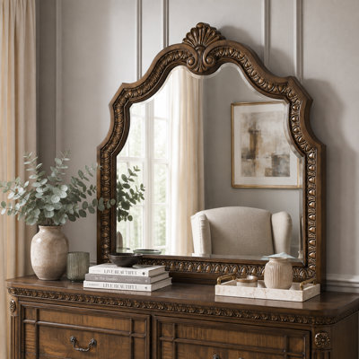 Miroir Gullbrand d'inspiration européenne avec moulure décorative