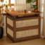 Meuble-bar de coin avec accents en rotin, armoire à boissons et table de bar pour petits espaces