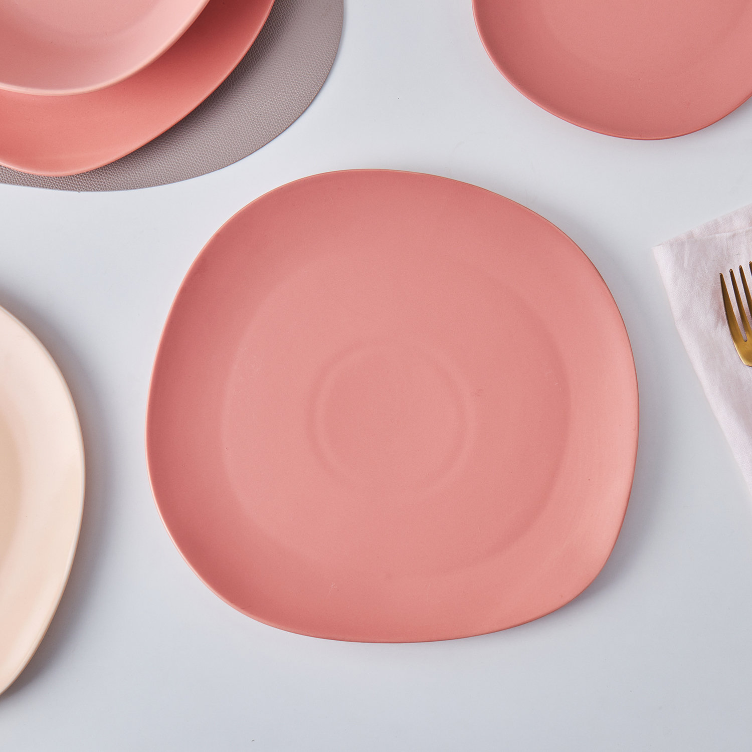 Delilah 11" Porcelain Dinner Plate, Terracotta