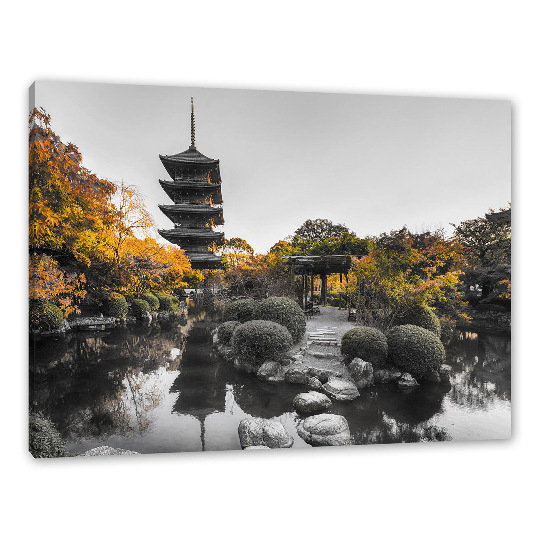 Leinwandbild See im Herbst vor einem japanischen Tempel