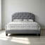 Grand lit gris en bois massif