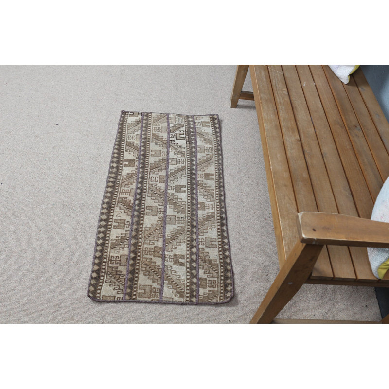 Tapis turc fabriqué à la main en brun pour un espace de vie confortable et élégant avec un attrait rétro