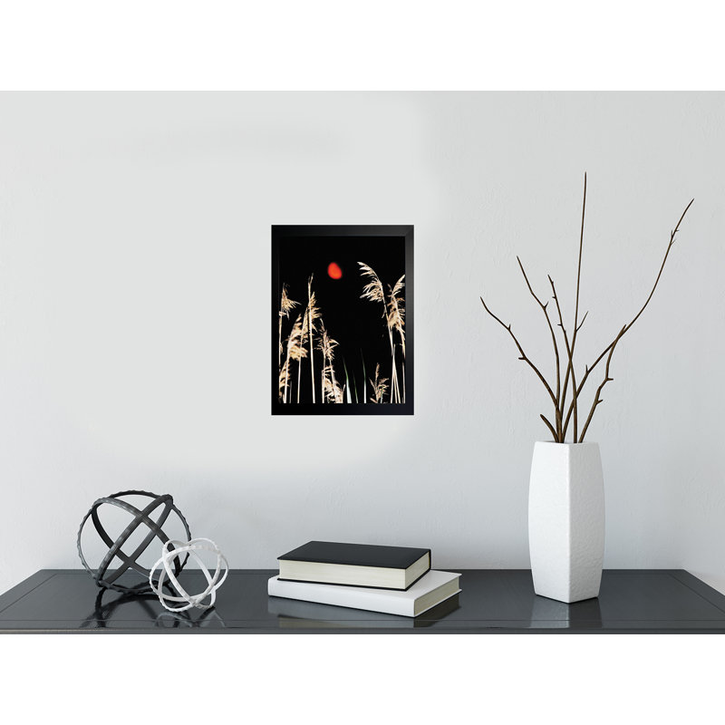 «Harvest Moon» par Joseph Elliot - reproduction de photo, H 12,5 po x l 10,5 po x P 1,25 po, Papier encadré noir