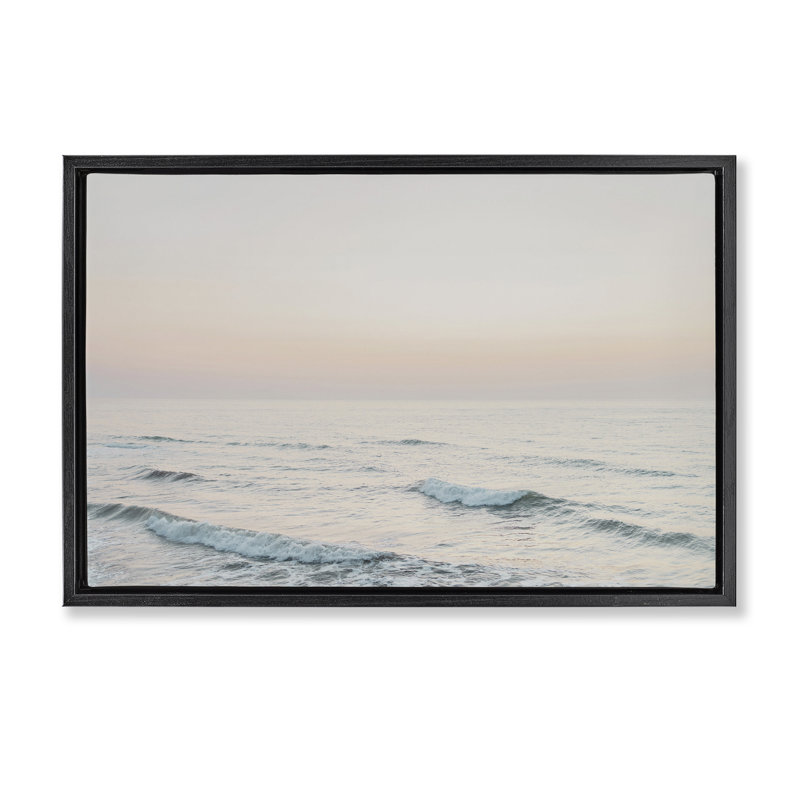 «Rolling Waves At Dawn», toile flottante encadrée par Sissi et Seb, Cadre flottant noir de jais, H 17 po x l 25 po