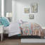 Literie simple avec édredon et drap - Ensemble de draps attrayants-118754080