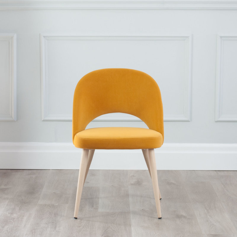 Chaise d'appoint rembourrée en velours Kanthan, Vert émeraude, Naturel