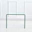 Petite table d'appoint et de bout en verre transparent