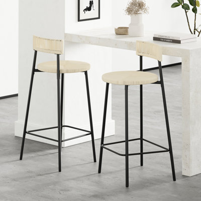 2 tabourets de comptoir en corde de papier tissés à la main. Décor de chaises de bar pour la maison. Structure en métal noir, siège blanc crème. Et polyvalent. Facile à installer. Fabrication.