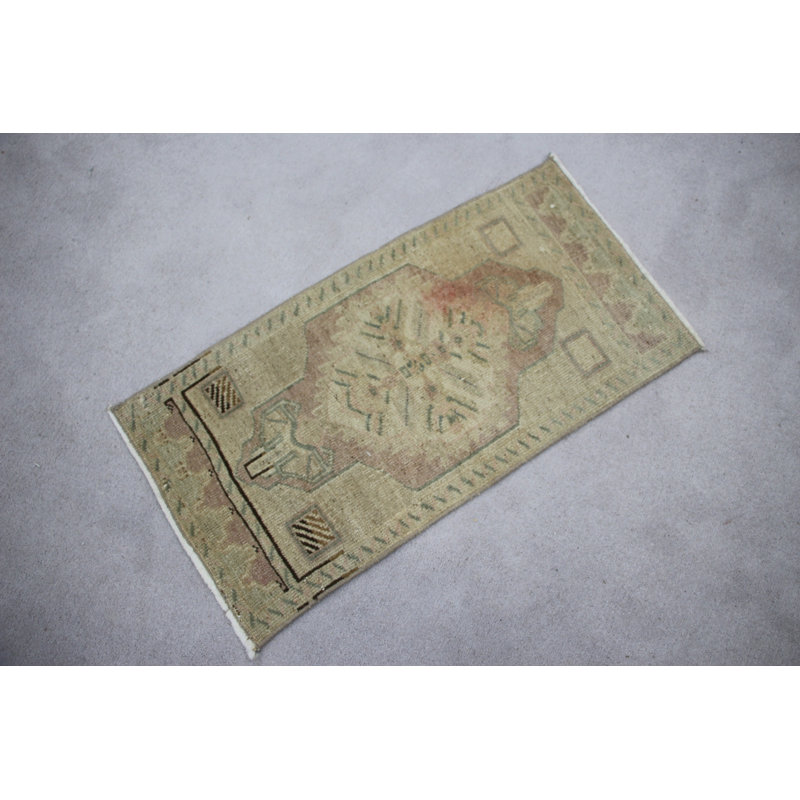 Small Vintage Turkish Anatolian Rug in Beige for Home Entry Decor with Oushak Flatweave and Neutral Bohemian Nomadic Design