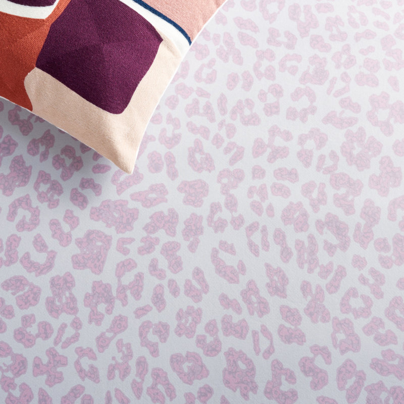 Faux Hide Audun Machine Washable Area Rug In Pink & White, Rectangle 122 x 183 cm