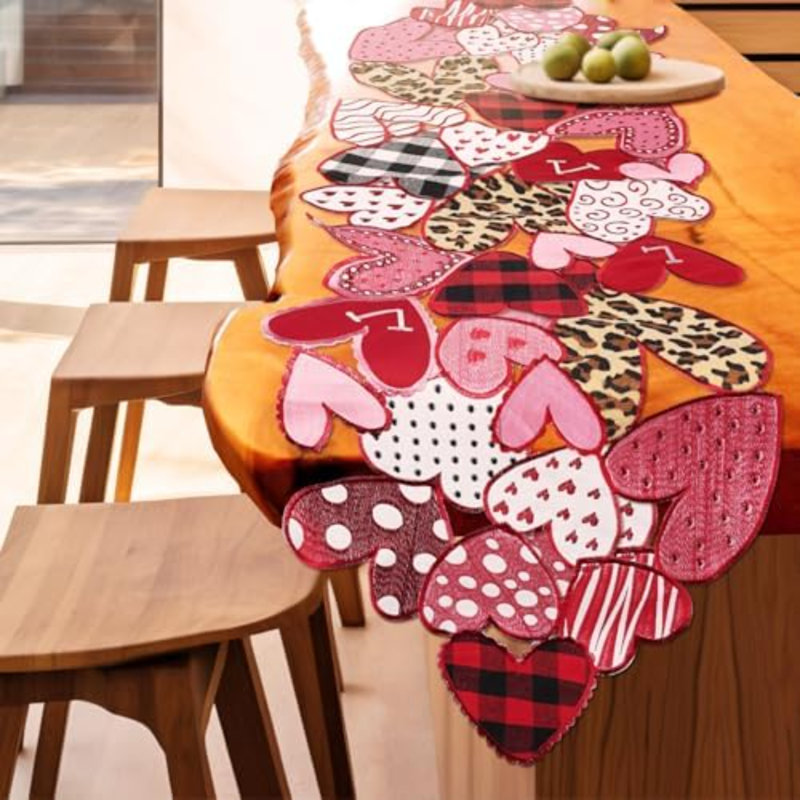 Chemin de table de la Saint-Valentin, long de 91 cm, brodé de cœurs