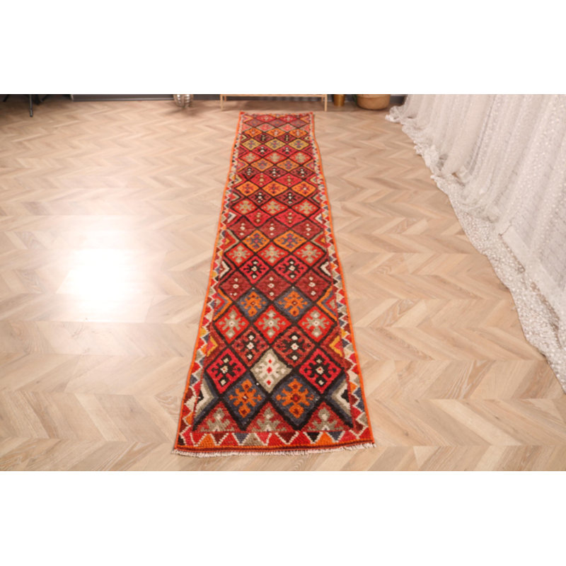 Tapis turc authentique tissé à la main en rouge frappant avec des motifs traditionnels anatoliens