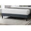 Lit double moderne de style rétro avec tissu en toile de jute, garniture cloutée et base plateforme robuste