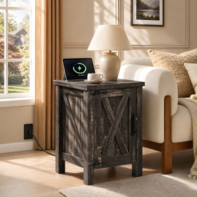 Table de chevet haute de charge de 24 po avec prises de courant et prise USB Adaija, table de bout de ferme avec porte de grange et tablette de rangement à 3 niveaux, table de chevet rustique pour chambre à coucher et salon
