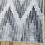 Tapis gris / blanc / noir en chenille tissé à la machine Aurelien-87046156