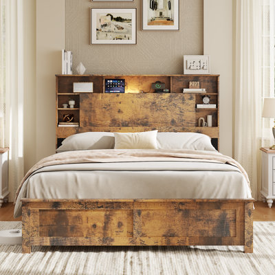 Structure de lit plateforme en bois avec tête de lit, lumières DEL et ports de charge USB et Type-C, lit plateforme de style industriel avec lattes en bois massif
