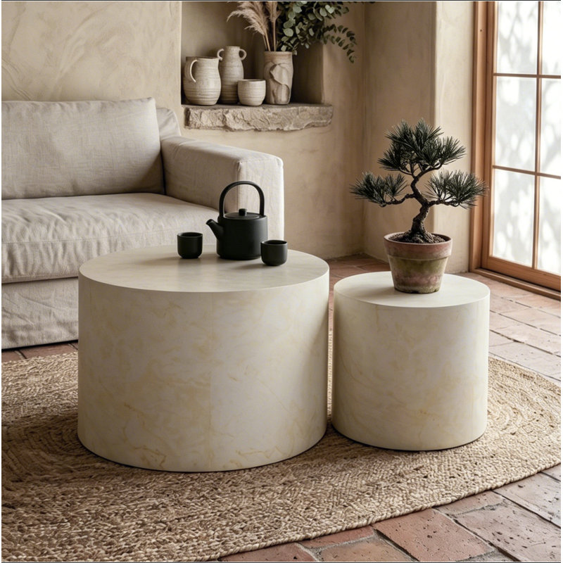 Ensemble de 2 tables basses gigognes beiges en faux marbre, tables d'appoint rondes rondes modernes en bois pour petits espaces de salon
