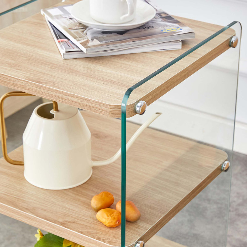 Table de chevet à trois niveaux avec plateau en panneau de fibres à densité moyenne, finition grain de bois et côtés en verre trempé transparent pour un rangement et une présentation modernes