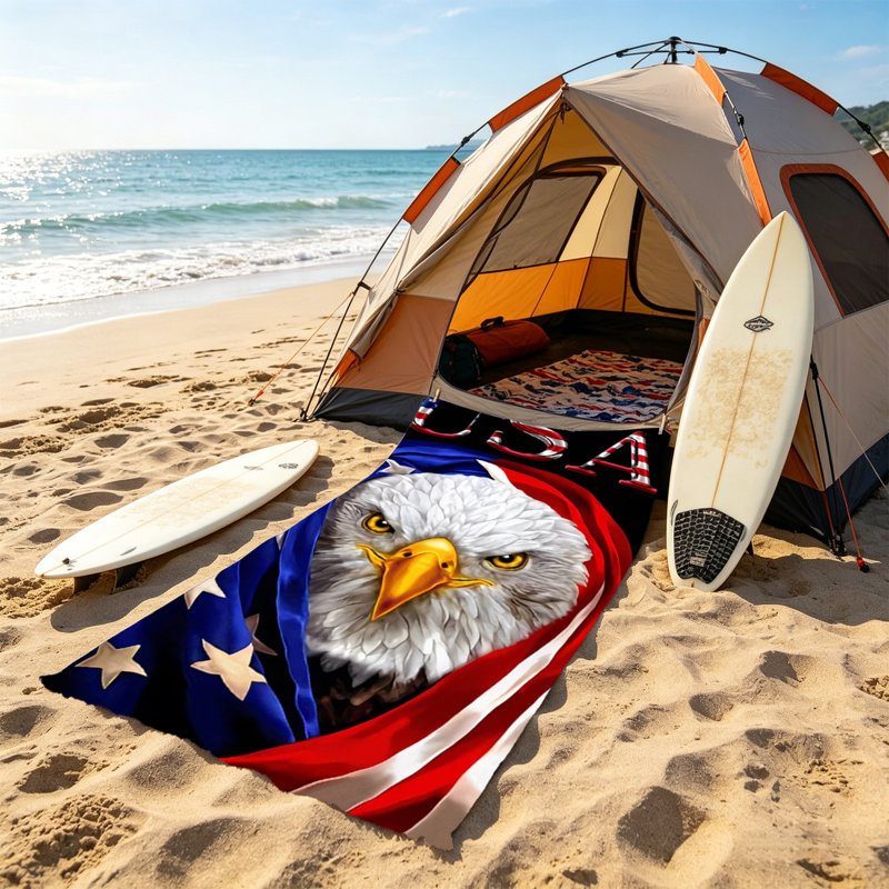 Serviette de plage surdimensionnée avec imprimé drapeau américain et aigles à tête blanche. Séchage rapide, ultra-absorbant et léger en microfibre. Parfait pour la fête nationale américaine, la piscine, la plage et les voyages.