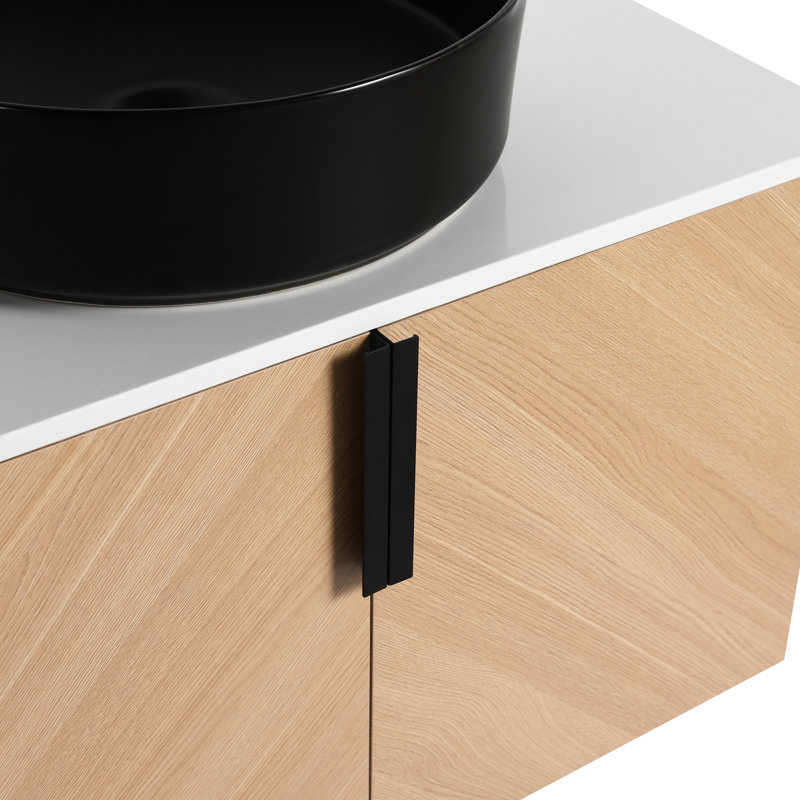 Meuble-lavabo contemporain de 76 cm (30 po) avec lavabo en céramique, charnières à fermeture amortie et poignées en métal.