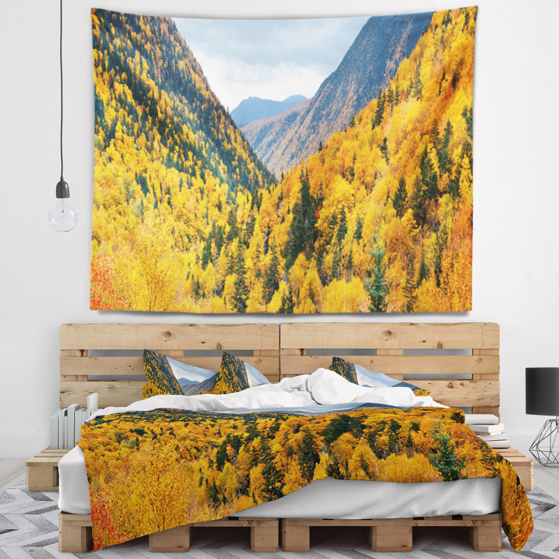 Paysage, tapisserie d'automne jaune sur une tapisserie, H 32 po x l 39 po