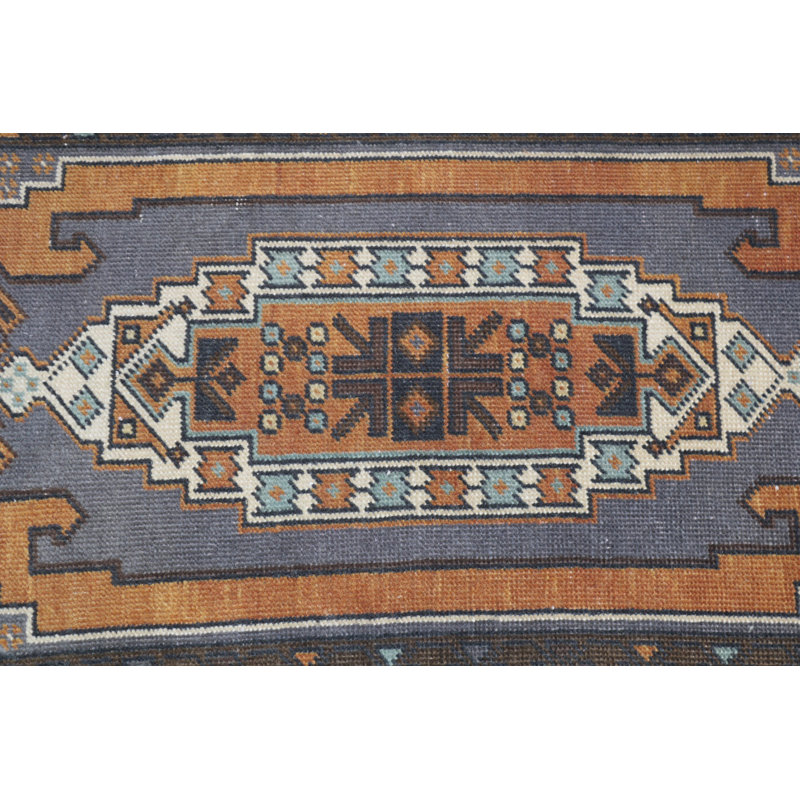 Petit tapis turc rétro de couleur brun riche - idéal pour l'entrée ou comme tapis de porte attrayant