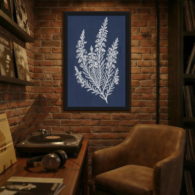 Plantes et fleurs, motif floral blanc sur fond bleu marine