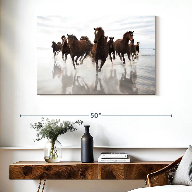 Brampt qui court des chevaux bruns, H 26 po x l 39 po