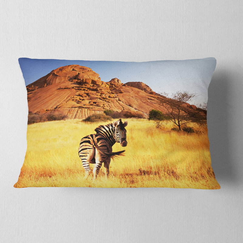Lonely Zebra in African Prairie - Coussin décoratif imprimé animal