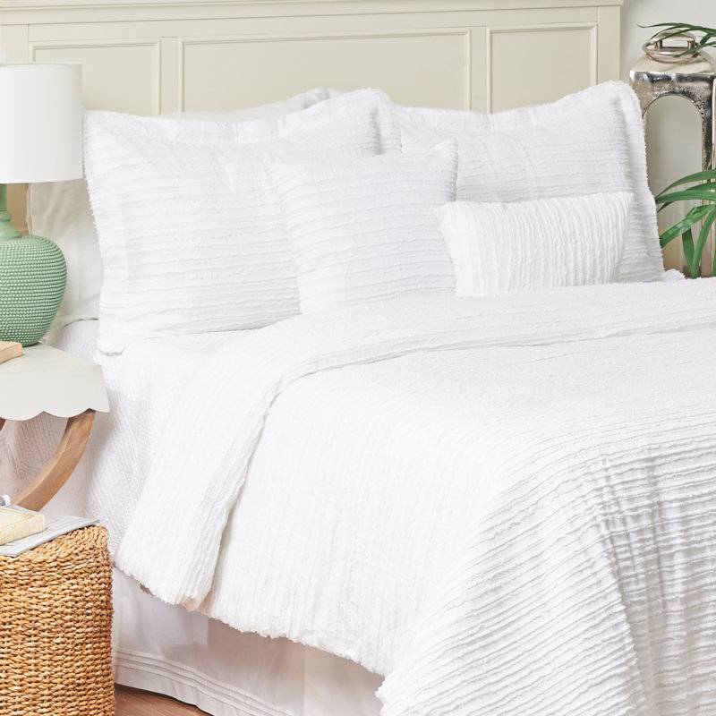 Eyelashes 4 Piece Comforter Set, Queen Quilt + 2 Shams + 2 Throw Pillows, White
