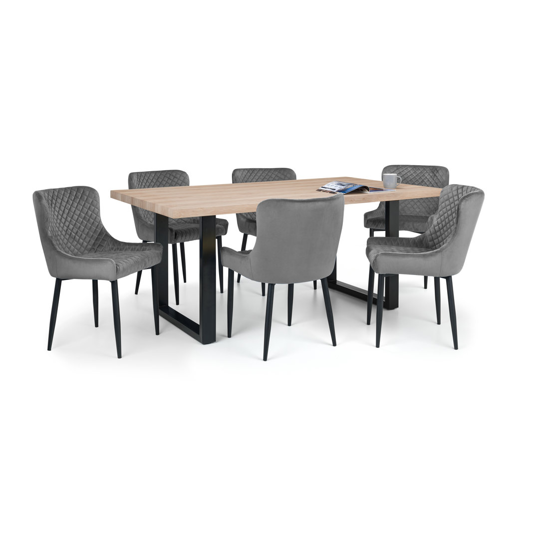 Wynnfield 6 - Person Dining Set