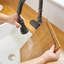 Robinet de cuisine rétractable à poignée simple avec accessoires-58969802