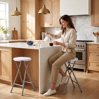 Tabouret pliant avec poignée, hauteur 61 cm, capacité de charge 181 kg, lot de 2, blanc