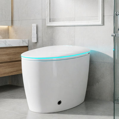 Toilet Toilette bidet intelligente Tech-Savvy avec couvercle à ouverture / fermeture automatique et bouclier en mousse - siège chauffant, pulvérisateur d'eau chaude et sécheuse, chasse d'eau avec capteur de pied, affichage DEL, double chasse et veilleuse pour salle de bain moderne