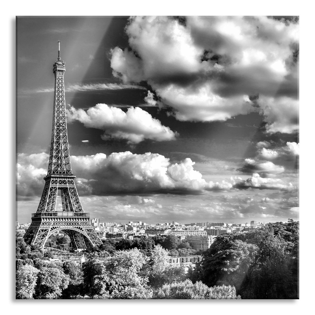 Ungerahmtes Foto auf Glas "Huge Eiffel Tower in Paris"