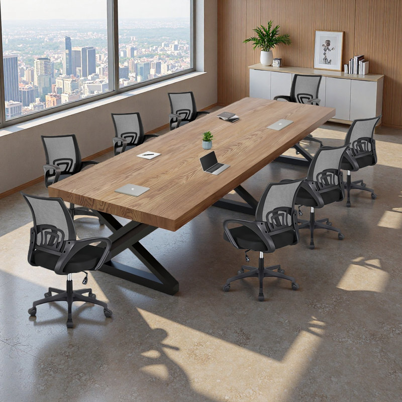 Ensemble de table de conférence en bois massif de style industriel avec chaises en filet noir