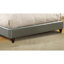 Chic lit grand avec cadre en bois et tête de lit tapissier beige avec motif de crocodile-29210122-123349377
