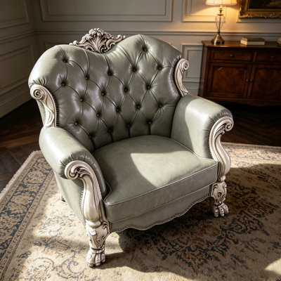 Collection de salon classique européen Dresden 45 po – Bois massif blanc cassé vintage, crête sculptée de motifs floraux, pieds sculptés en volutes, revêtement capitonné en similicuir avec assise à ressorts ensachés – Ensemble de salon polyvalent Royal Grandeur