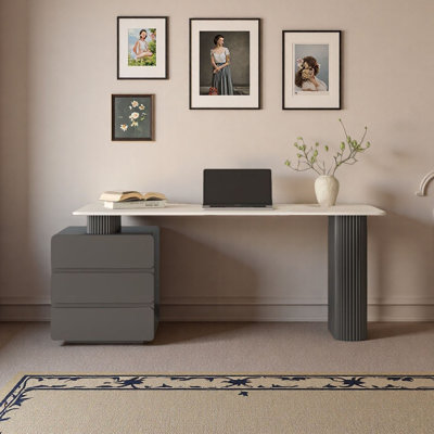 Bureau italien minimaliste en pierre
