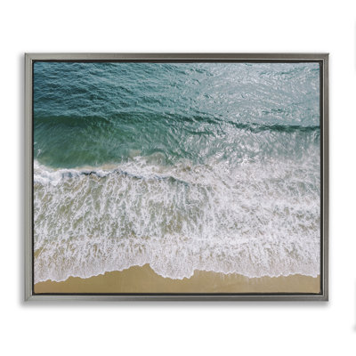 «Coastal Sea Waves», art mural encadré par Justine Milton